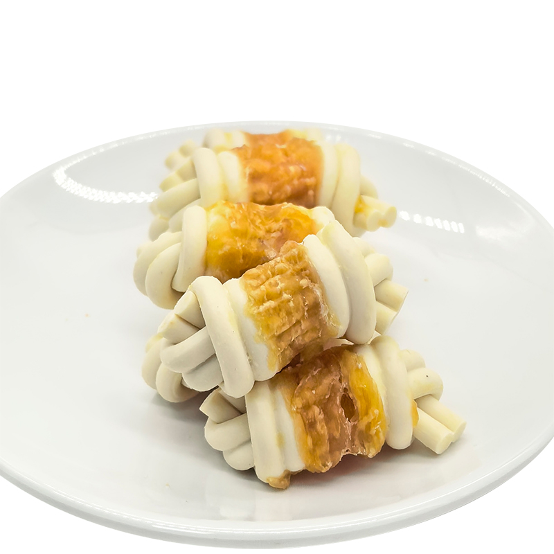 Dog dental treats, chicken-flavored treats sticks, natural and organic healthy pet snacks.